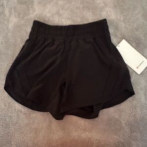 Lulu Lemon Track That MR black shorts, Size 4 NWT